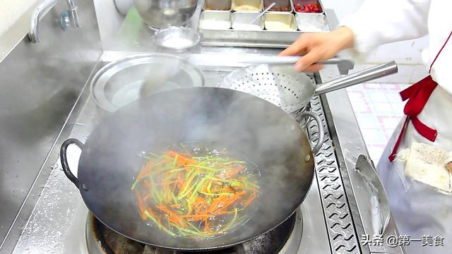大厨教你做正宗的鱼香肉丝，常见的食材，全程细致的解说