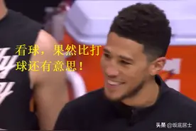 保罗：泡椒，别踩我的鞋！乔治：是你先扒祖巴茨衣服我才踩的图片