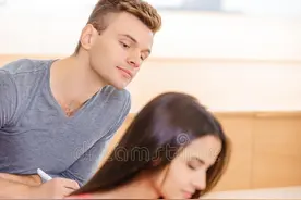在学校中层领导中，哪个职位好？图片