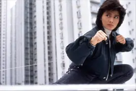 24年前，那个被周比利一脚踢进医院的女打星杨丽菁，现状如何？图片