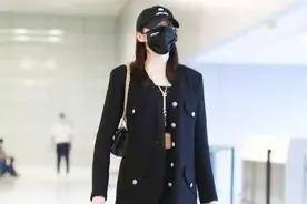 关晓彤私服穿搭，穿黑色西装配超短裤，大骨架女孩就该这么穿图片