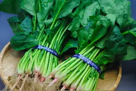 皮肤粗糙的女人：多吃一种蔬菜，少做3个动作，皮肤一天比一天好图片