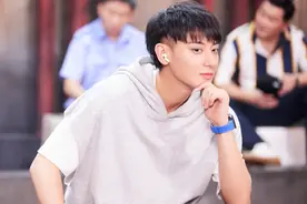 黄子韬“真性情”直播卖货，怒怼黑粉毫不掩饰，大胆曝光代言内幕图片