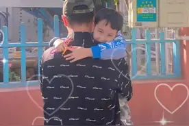 央视主持人尼格买提已有儿子？被晒出与男孩合照，险些闹出乌龙图片