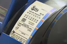 随手买一张彩票，22岁搬货工中3.6亿大奖，打电话让父亲接他下班图片