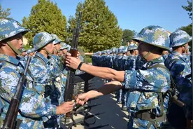 新兵为什么不能在本地服役，至少要离家100公里？还是国家有远见图片