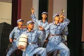 礼赞百年奋斗史，迈好军旅第一步——武警江苏总队新兵团举办“军歌嘹亮颂党恩”歌咏比赛图片