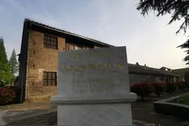 人民海军，从这里走向远海大洋｜碑文中的党史图片