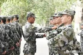新训骨干激情对抗“打个样”，让新兵热血沸腾……图片