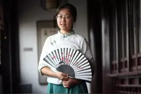 刘丁宁考上香港大学，获丰厚奖学金，为何仅读一月就退学回乡复读图片