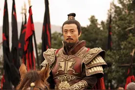 徐达醉酒后被朱元璋抬上龙床，醒来后的机智举动，救他一命图片