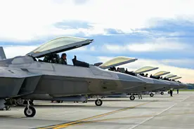 要正视对手，F-22公开秀特技，落叶飘眼镜蛇一个也不少图片