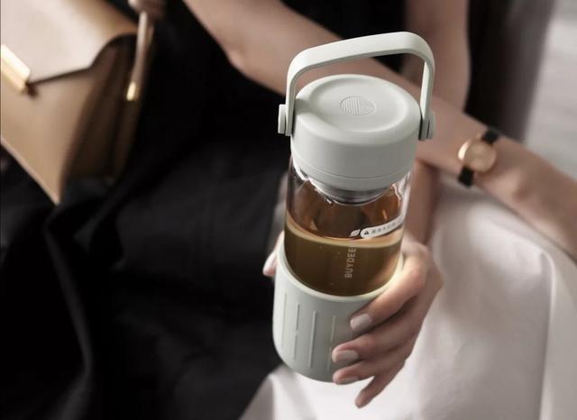 身体啫喱膏身体乳先涂哪个