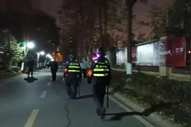 武汉女子“对抗不文明养犬”坠亡：生前曾遭自称狗主人儿媳者辱骂，监控显示辱骂者一家已搬离小区图片