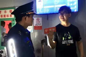 风雨无阻护航高考！郑州市惠济区城市管理局冒雨夜查考点周边，多处工地被“劝停”图片