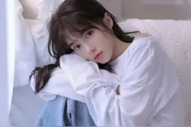 LPL小钰晒写真照，小蛮腰酸倒一众女生，粉丝喊话rookie图片