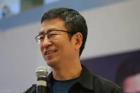 北大教授：为何骂“白岩松”崇拜权贵、崇洋媚外？是被儿子坑的吗图片