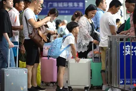 「投票」泡面、充电宝out了？请问阁下春运行囊必备何物图片