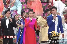 朱军发文透露今年春晚插曲，零点钟声前出现空场，任鲁豫及时救场图片