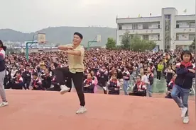 贵州这位老师，突然火了图片