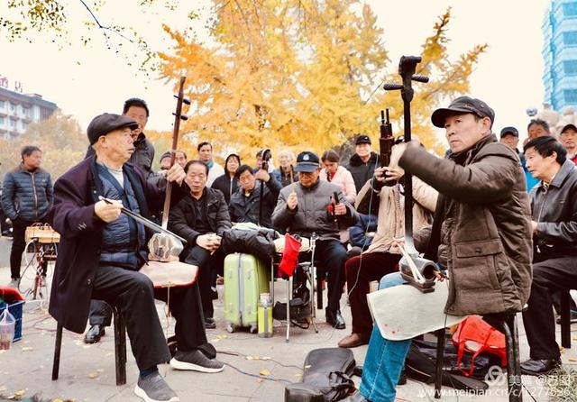 高手在民间，演出自娱自乐，洛阳周王城广场民间曲艺乐园