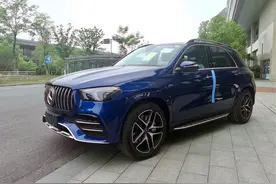 奔驰 GLE53 AMG 蓝外黑内图片