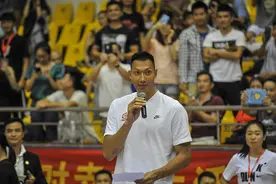 那个封闭时代，男篮年龄水分太大，易建联或37岁，郭艾伦或31岁图片