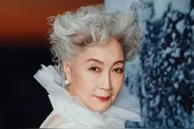 中国奶奶走T台惊艳世界！72岁的她活成了许多人梦想中的样子图片