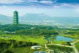 江苏最大的城区生态公园，占地5.5万平方公里，可同时接纳上万人图片