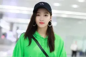 我就说上帝吻过关晓彤的腿！女生都嫌土的阿姨裤，她却穿出直线腿图片