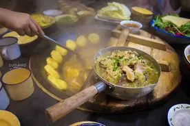 南方人去东北旅游，一顿铁锅炖鱼见人心：东北人实在东北菜更实在图片