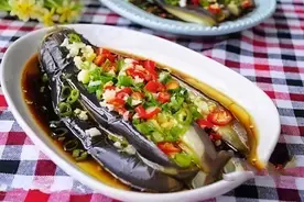 蒸茄子，切记不要直接上锅蒸，多加1步，鲜嫩入味不变色，真解馋图片