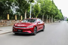 比亚迪汉EV：3.83秒破百+四驱，回头率超高，看看？图片
