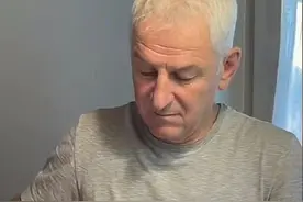 为了博眼球，有人卖惨有人吃板砖，有人却吃出了仪式感图片