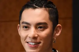 王鹤棣的脏辫造型，潮流又显个性图片