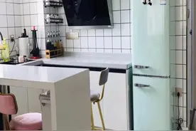 越来越多人不把冰箱放在厨房了，搞卫生太难了！现在流行这样放图片