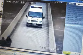 襄城县交警队追赶脱审车辆，出事故后赔偿102万元？图片