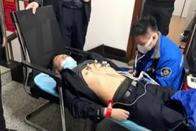 护士长发现120送来的是警察丈夫图片