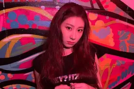 ITZY 李彩领Ins更新图图片
