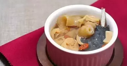 花胶海参鸡汤上火 花胶海参鸡汤上火还是降火