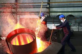 中美企业全球争夺铜矿，一个造子弹抢钱，一个搞基建赚钱图片