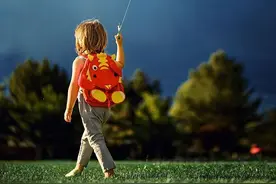 “你这个垃圾，你怎么不去死”我们的童年经受了父母哪些口不择言图片