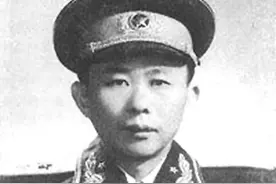 女儿考上大学，开国中将却送了两双旧袜子，说你是去学习不是攀比图片