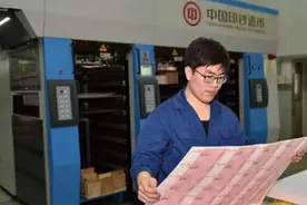 印钞厂员工底薪2千，90后却直言愿意一直干，内部员工说出缘由图片