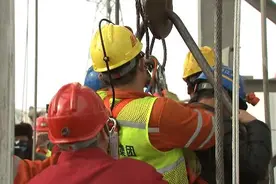山东栖霞笏山金矿爆炸事故获救矿工：切身体会了重获新生图片
