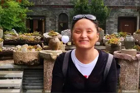 丁洁：在黑暗中为他人打开心灵之窗的天使图片