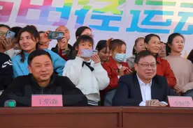 花式方阵燃爆全场 创意表演亮点纷呈图片