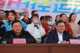 花式方阵燃爆全场 创意表演亮点纷呈图片
