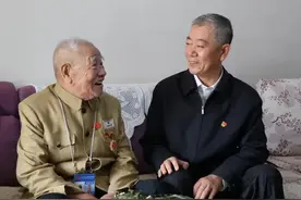 区委书记戴东强慰问老党员陈毅，送去党的关怀和温暖图片