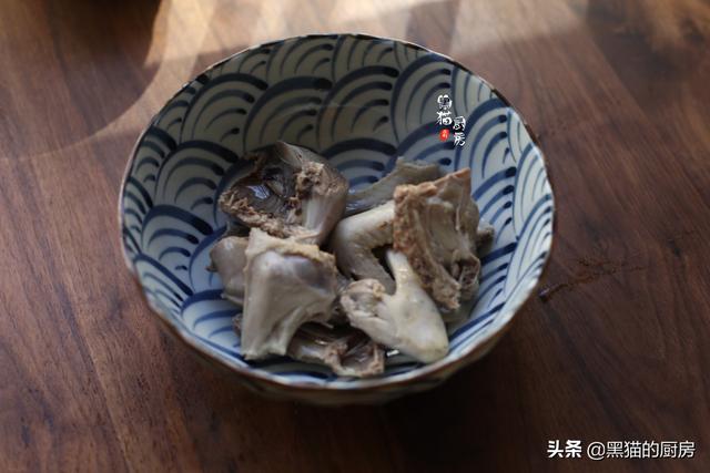 秋冬进补，用它煲汤比羊肉牛肉好，17种氨基酸且高蛋白低脂肪